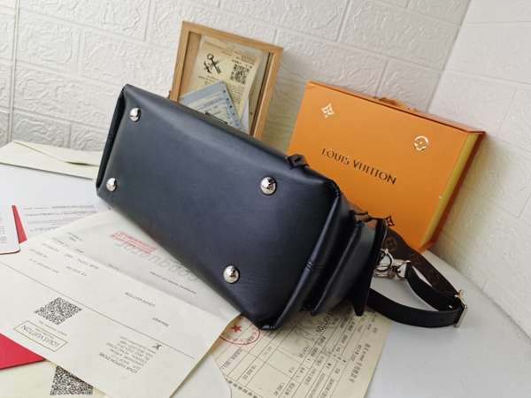 ルイヴィトンバッグ素材ディテール